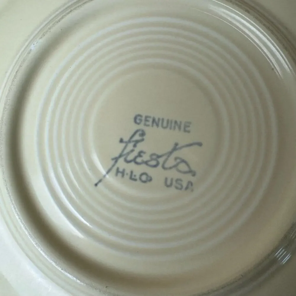 Fiesta Fiestaware VINTAGE 1936-1951 Old‎ Ivory Set of 2 Saucer plates